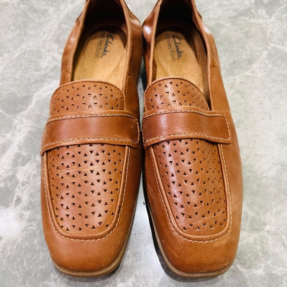 Clarks Womens Brown Perforated Leather Career Loafers Size 11 Wide 7679202) - Picture 1 of 5